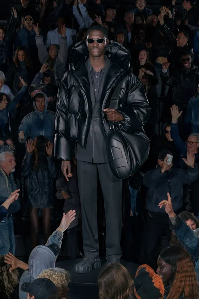 Look 10